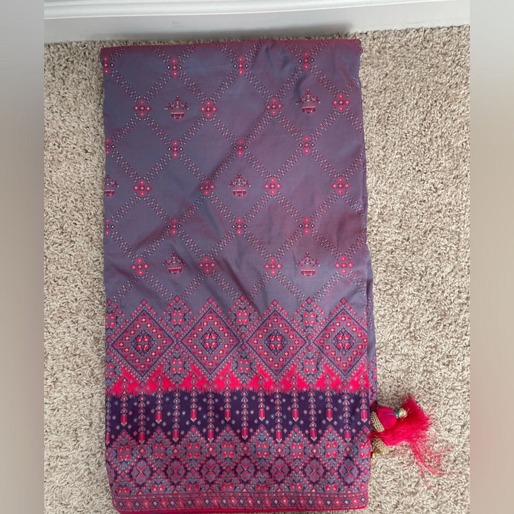COPY - NWOT 4 piece saree comes with 1 saree, 2 blouses, 1 petticoat